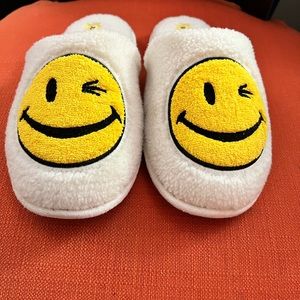 💥$5 SALE💥JOE BOXER Fleece Slippers 😉 Size 8-9
